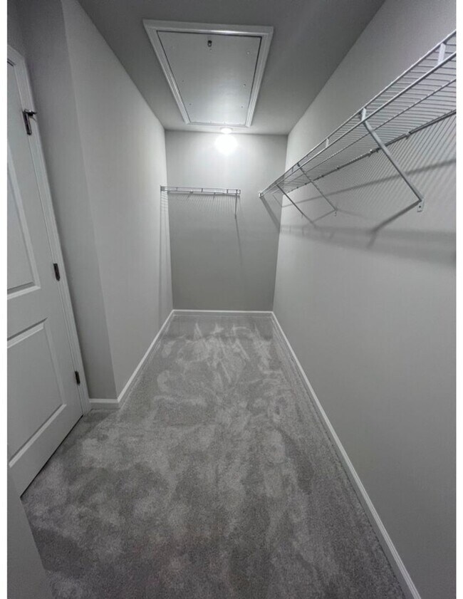 Building Photo - Three Bedroom Home