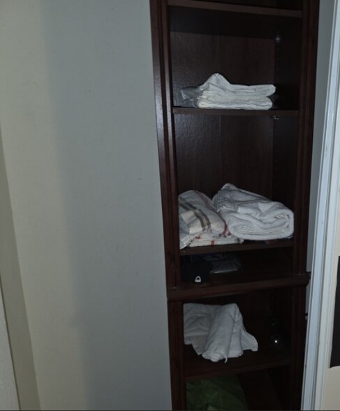 Building Photo - 2407 Saint Louis Dr