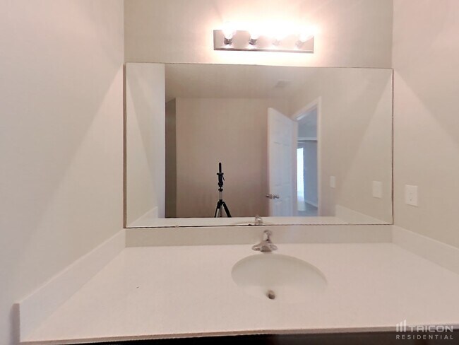Building Photo - 77013 Birdseye Ct