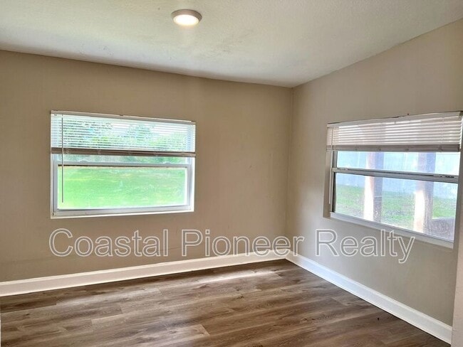 Building Photo - 1413 Thistledown Dr