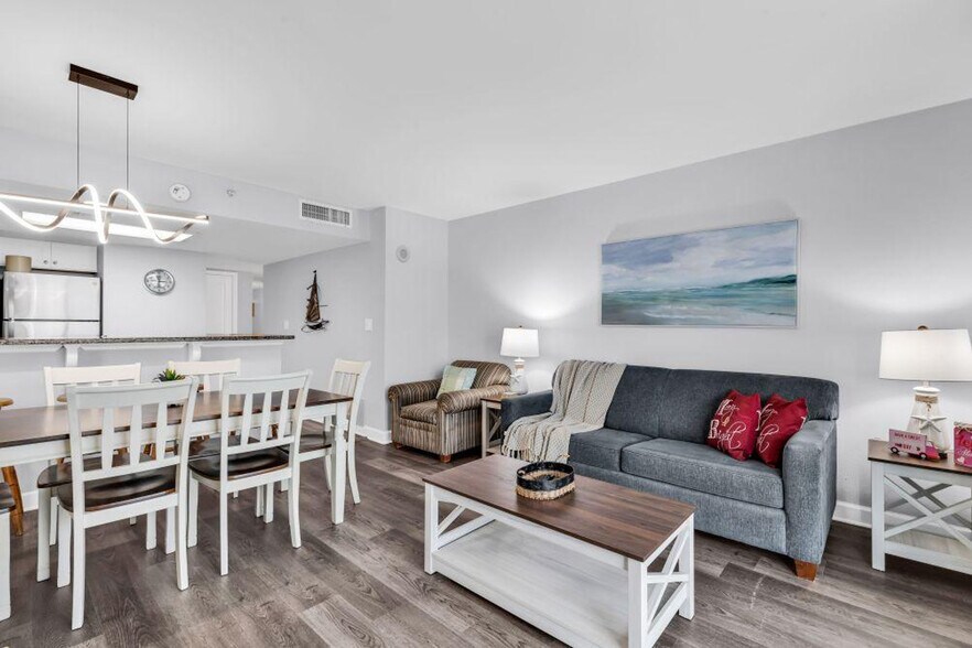 Building Photo - 2711 S Ocean Blvd