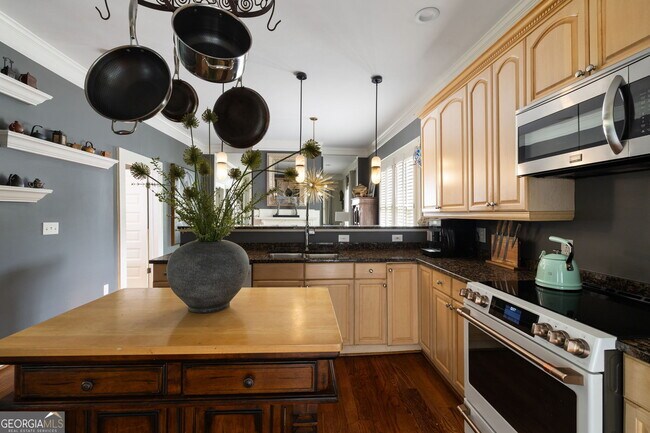 Building Photo - 28 Clay St SE