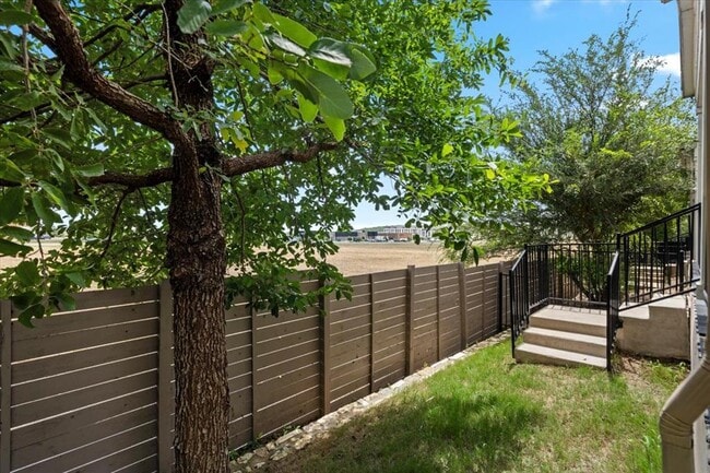 Building Photo - 7106 Silver Star Ln