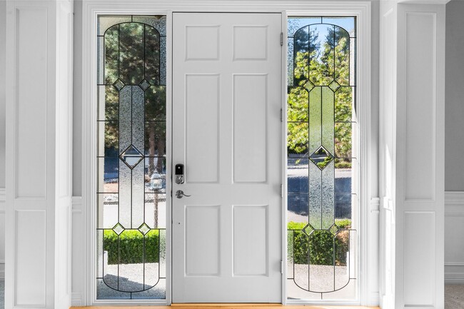 Building Photo - Luxury 4 bed 4 bath home in Lakemont, Bellevue