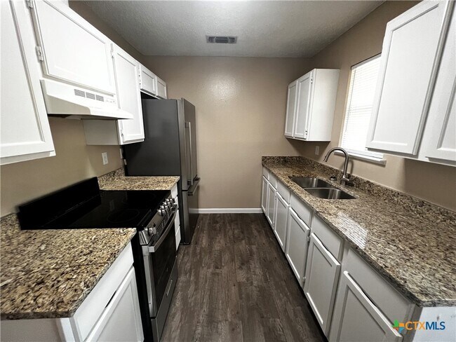 Building Photo - 301 Rockwood Dr