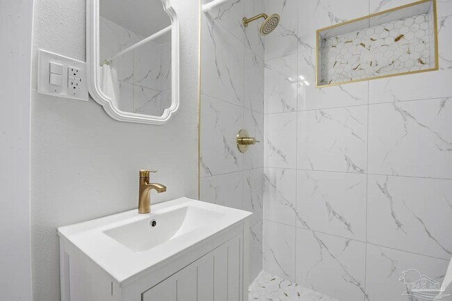 Building Photo - 522 S Edgewood Cir