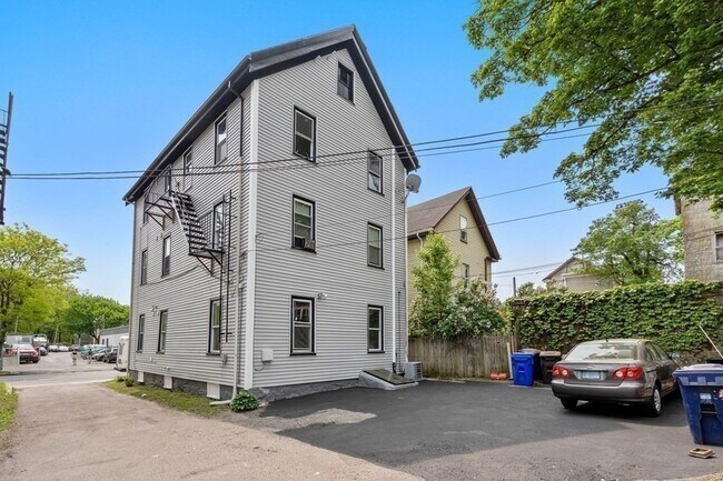 Building Photo - 3417 Washington St
