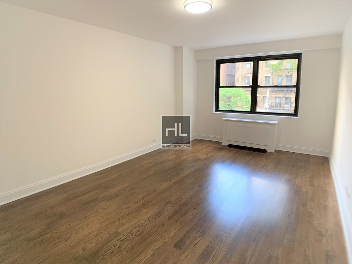 Building Photo - E 16 ST