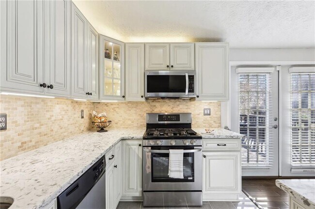 Building Photo - 10475 Willow Meadow Cir