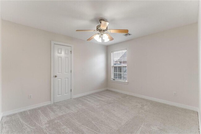 Building Photo - 102 Skinner St