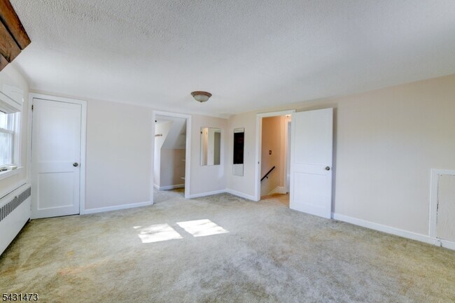 Building Photo - 72 Colonial Dr