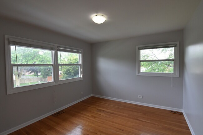 Building Photo - 1702 N Waterman Ave