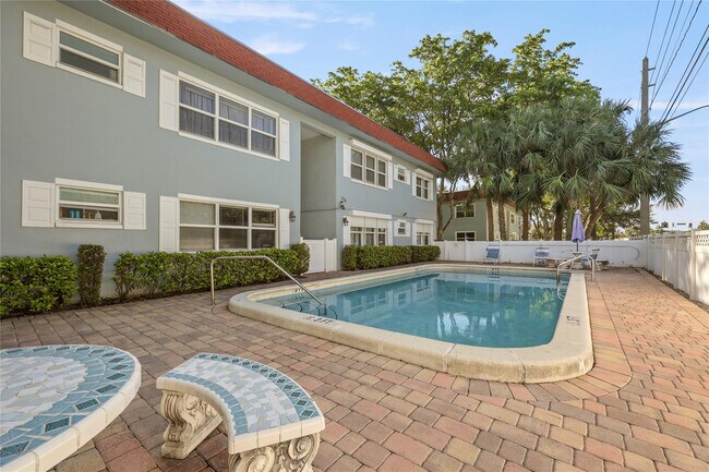 Building Photo - 280 S Cypress Rd