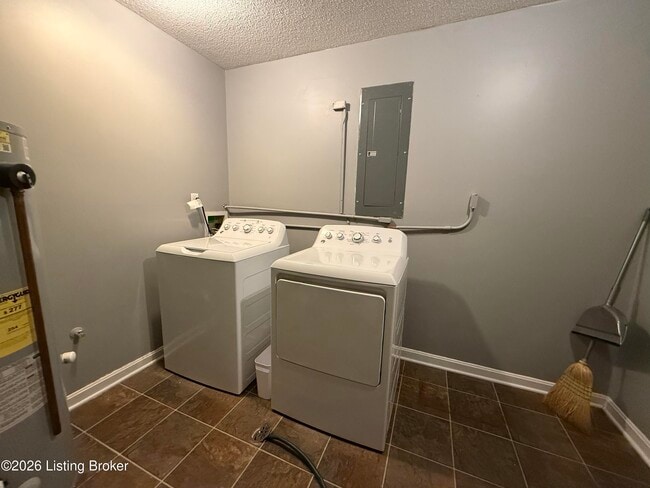 Building Photo - 2009 Sunbeam Rd