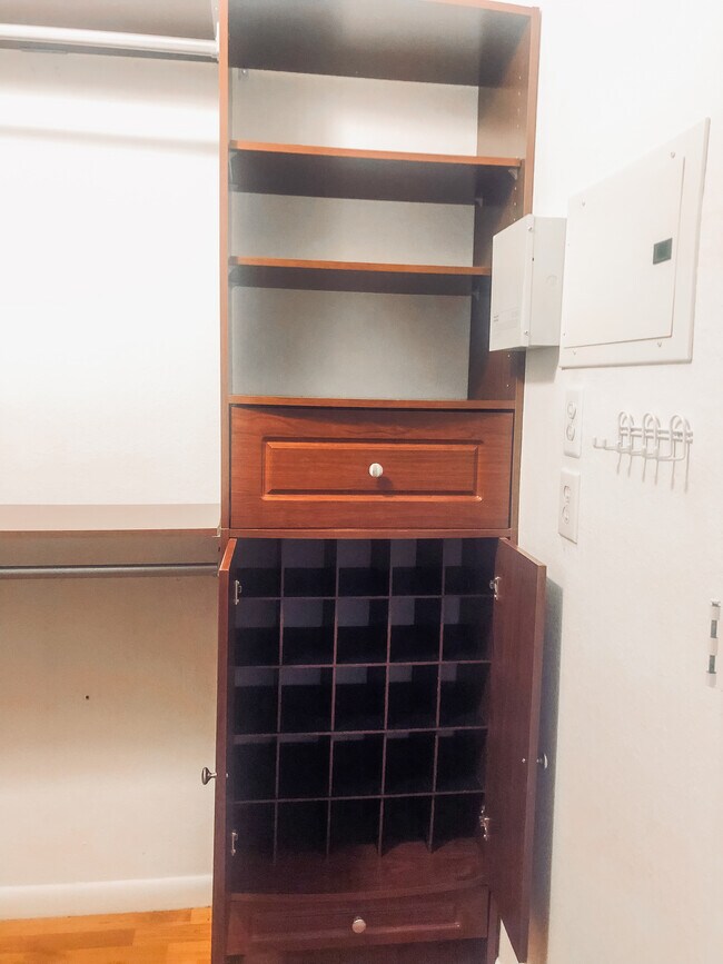 Building Photo - 2411 W Horatio St