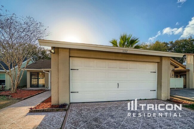 Primary Photo - 1032 Weathered Wood Cir