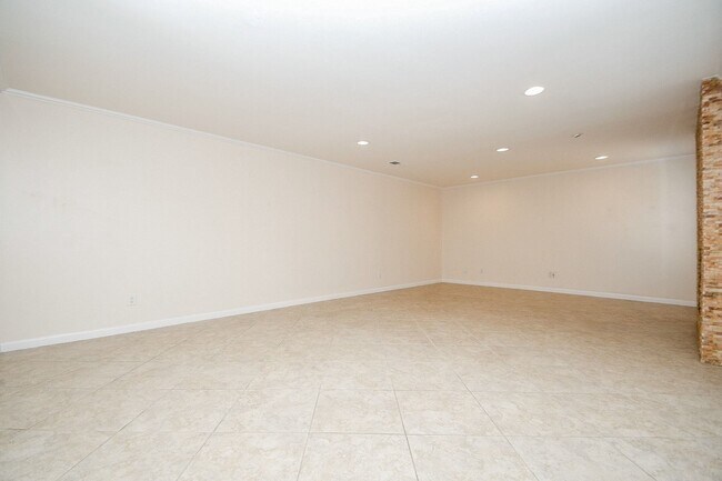 Building Photo - 13240 Trail Hollow Dr