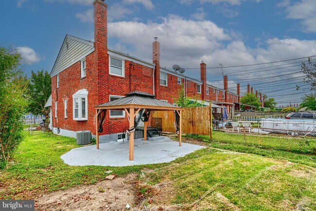 Building Photo - 1902 Kelmore Rd