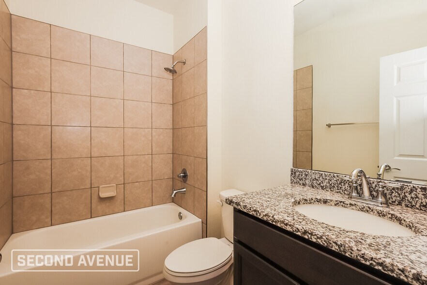 Building Photo - 1122 NE 39th Terrace