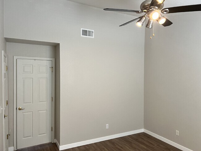 Building Photo - Available March!  Beautiful Condo in Steeplechase!