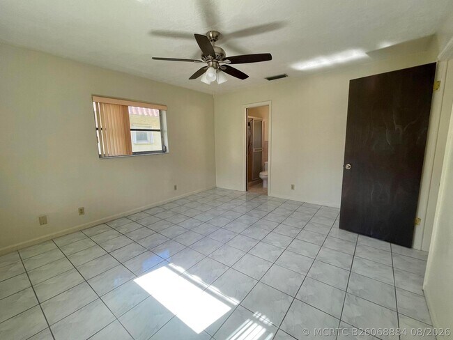 Building Photo - 7112 NW 78th Ave