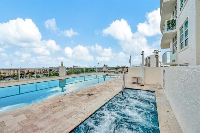 Building Photo - 1819 SE 17th St