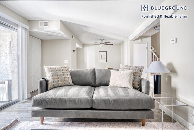 Building Photo - 932 Willowleaf Dr