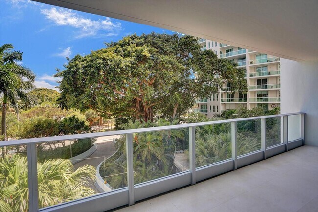 Building Photo - 2627 S Bayshore Dr