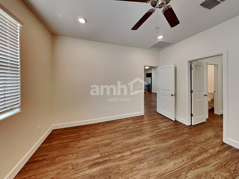 Building Photo - 5962 W Columbine Dr