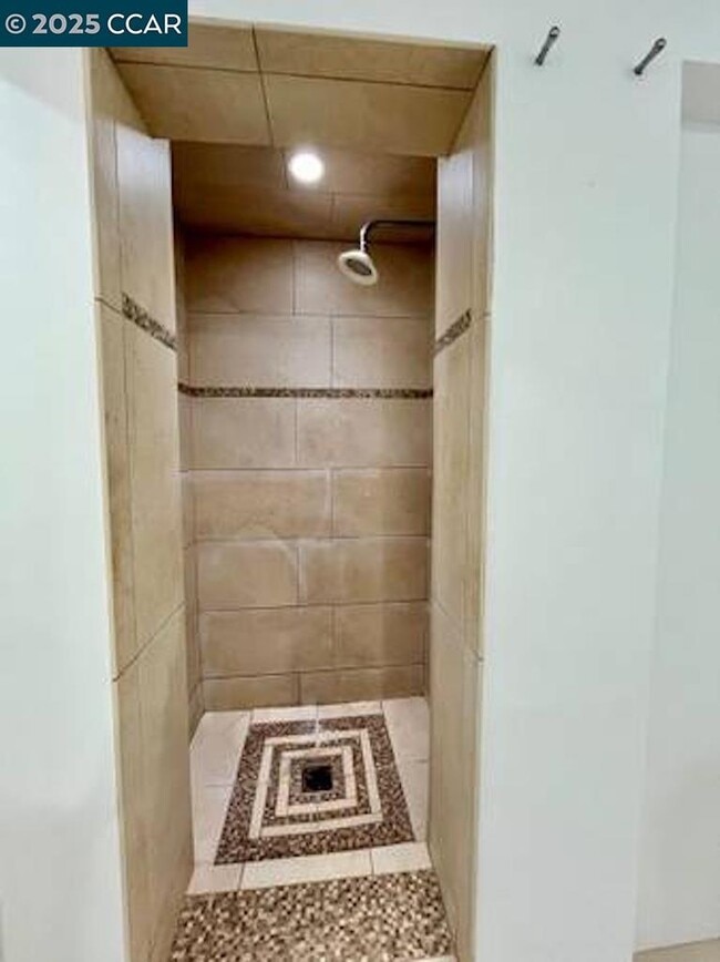 Building Photo - 449 Burnett Ave