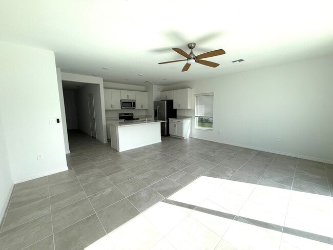 Building Photo - 3-Bed/ 2.5- Bath Modern Townhouse in Lakewood Ranch Premier Community- LOW MOVE-IN COSTS!