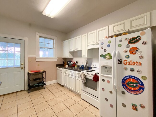 Building Photo - 1714 NW 3rd Pl