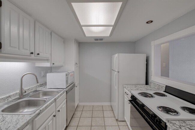 Building Photo - 8210 Bent Tree Rd