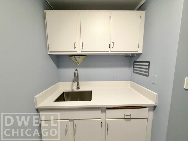 Building Photo - 233 E Erie St