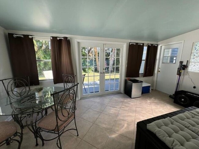 Building Photo - 601 N Pennock Ln