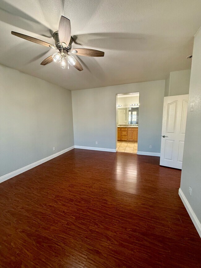 Building Photo - 5443 Washoe St