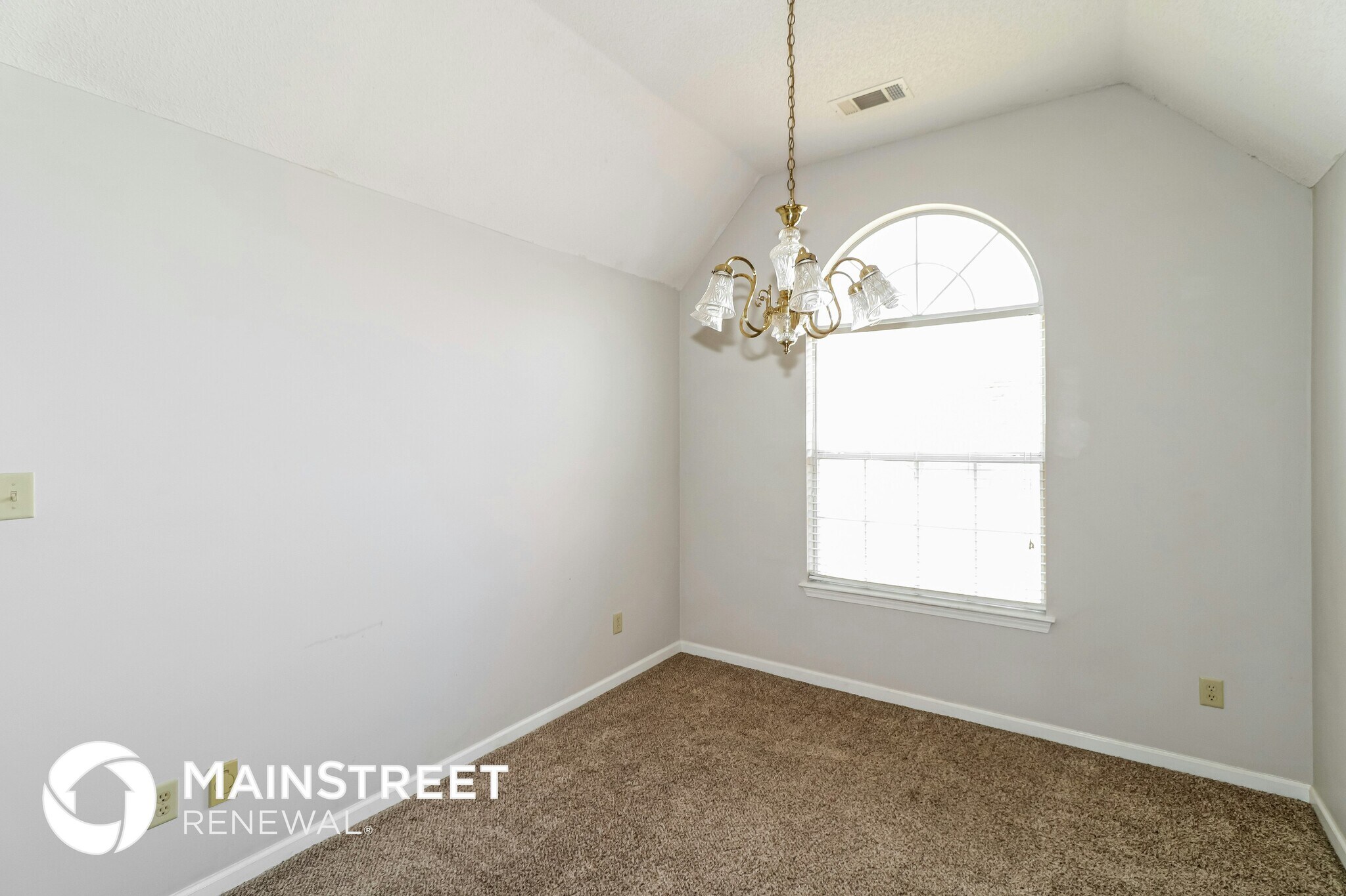 Building Photo - 1136 Breezy Valley Dr