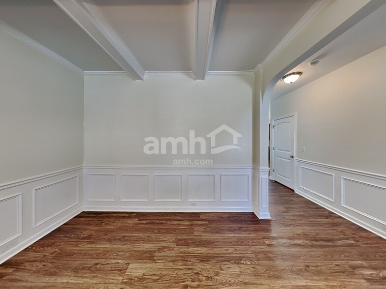 Building Photo - 729 Rolling Downs Dr SW