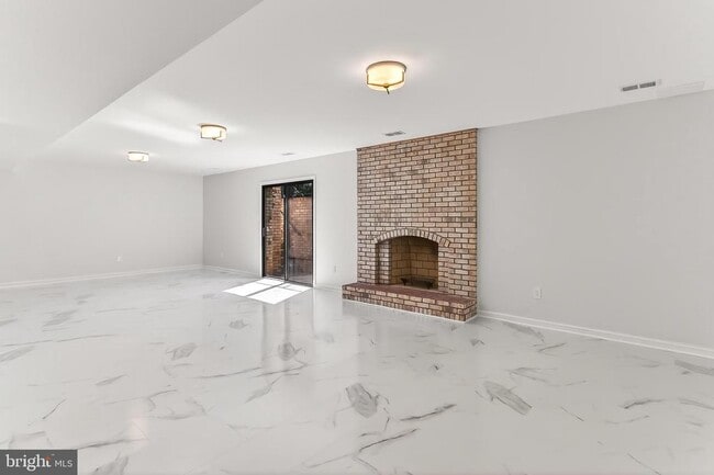 Building Photo - 6294 Dunaway Ct