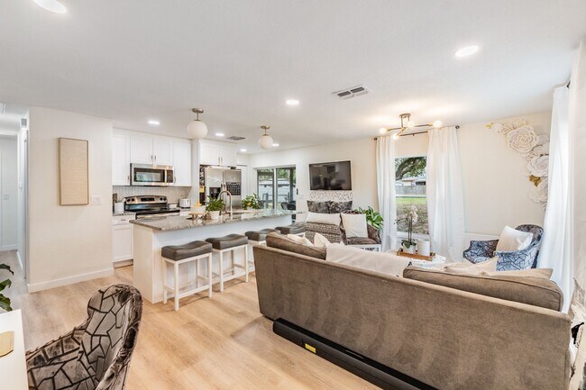 Building Photo - 1813 Chinaberry Dr