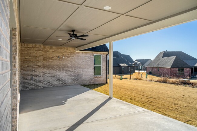 Building Photo - Stunning Open Concept in Torrey Lakes!