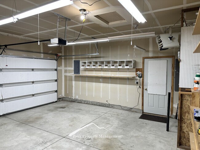 Building Photo - 605 W Mulberry Loop