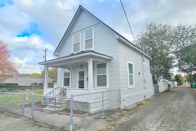 Primary Photo - 2 story, 3bed/1bath Georgetown Gem