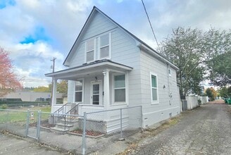 Building Photo - 2 story, 3bed/1bath Georgetown Gem