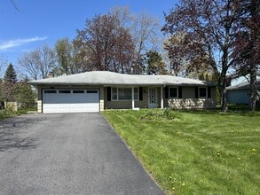 Building Photo - 102 Goethals Dr