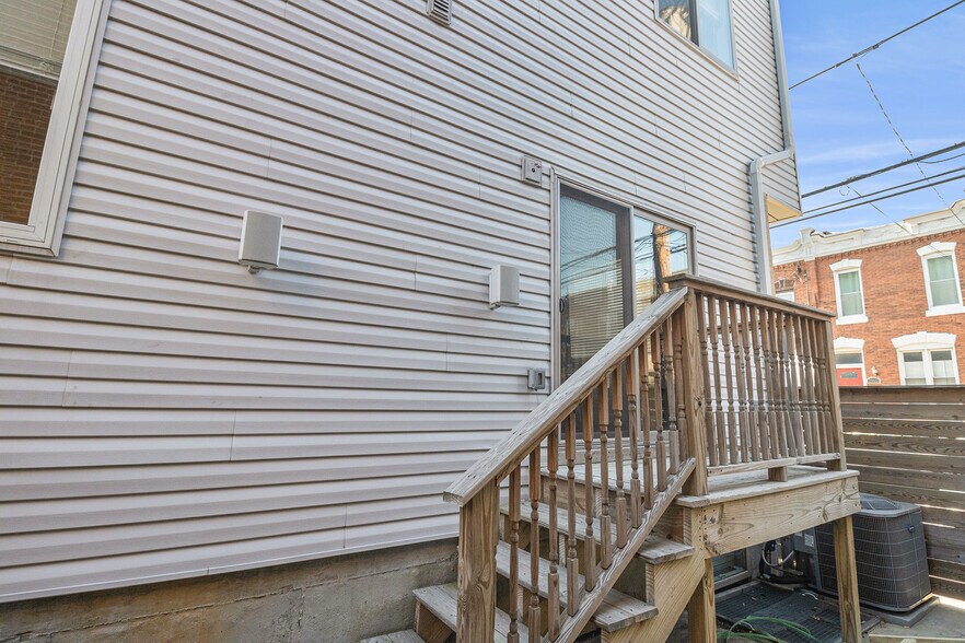 Building Photo - 1853 Hoffman St