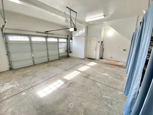 Building Photo - 15917 Sierra Vista Ct