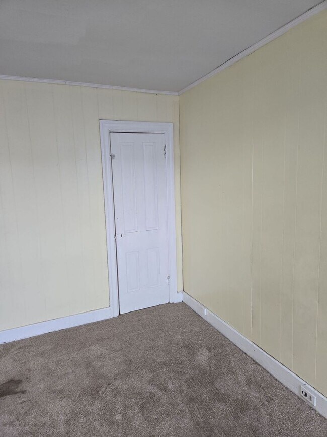 Building Photo - 2-12 Philadelphia Ave