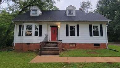 Building Photo - 3 Bed, 1.5 Bath Home Available in Greenville