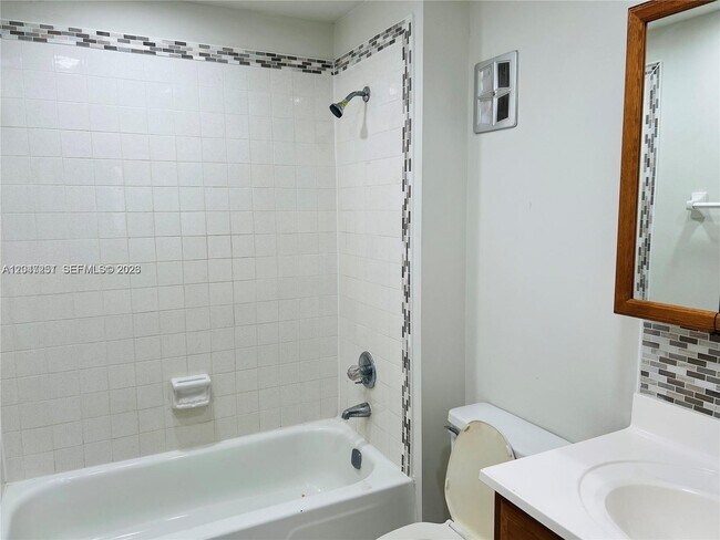 Building Photo - 8025 S Colony Cir
